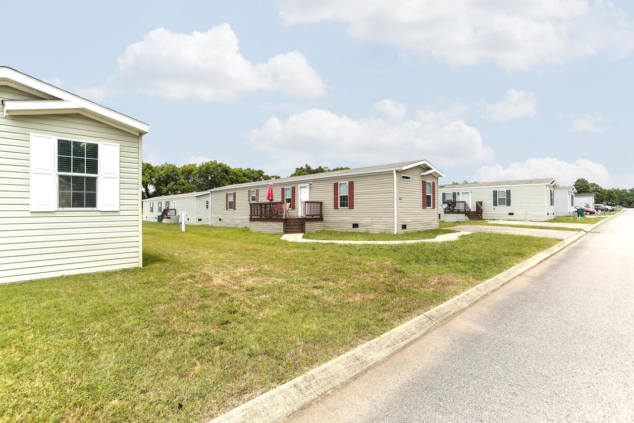 Florence Commons - Photo 2 of 8