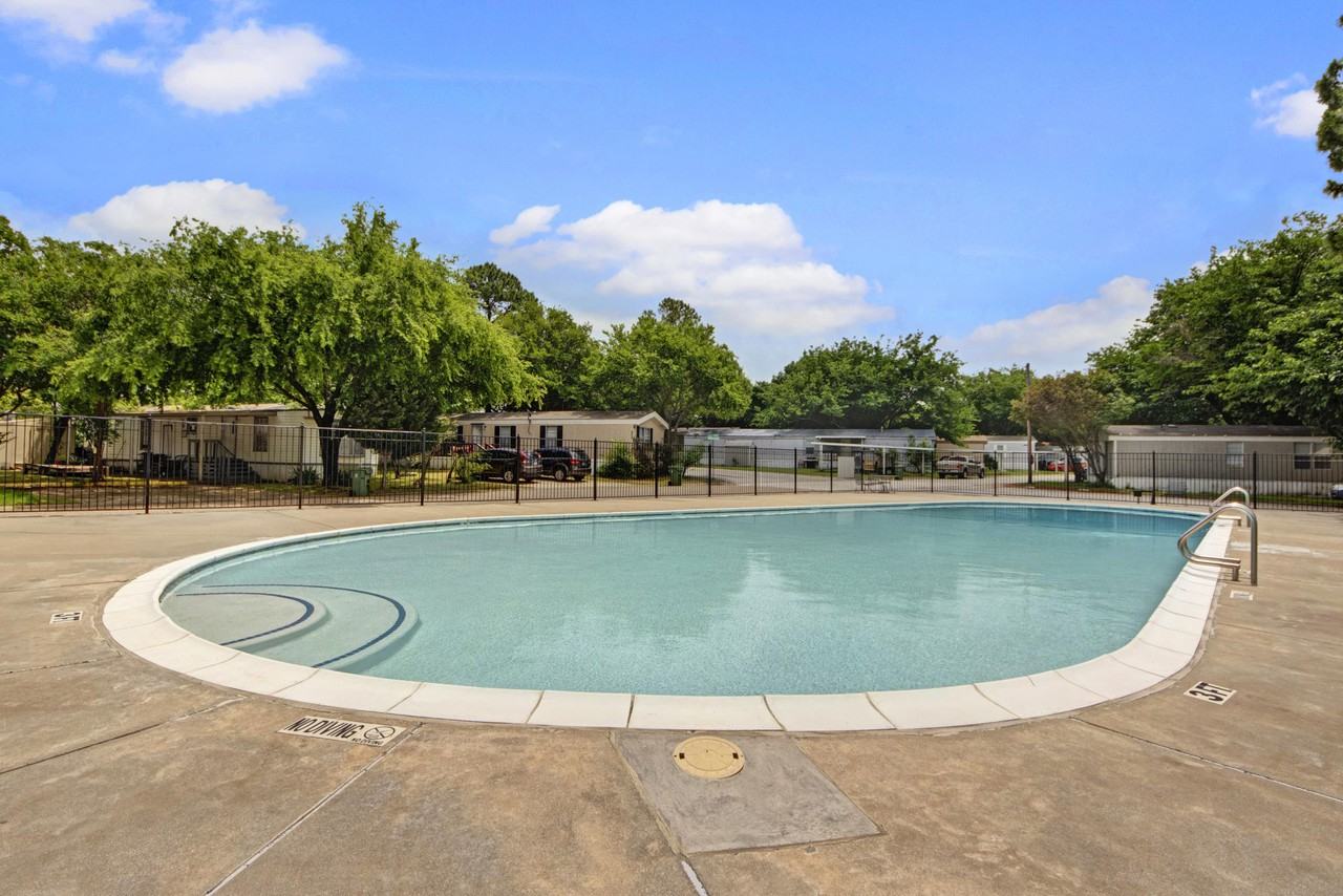 The Oaks at Arlington Homes 2501 W Sublett Rd, Arlington, TX 76017