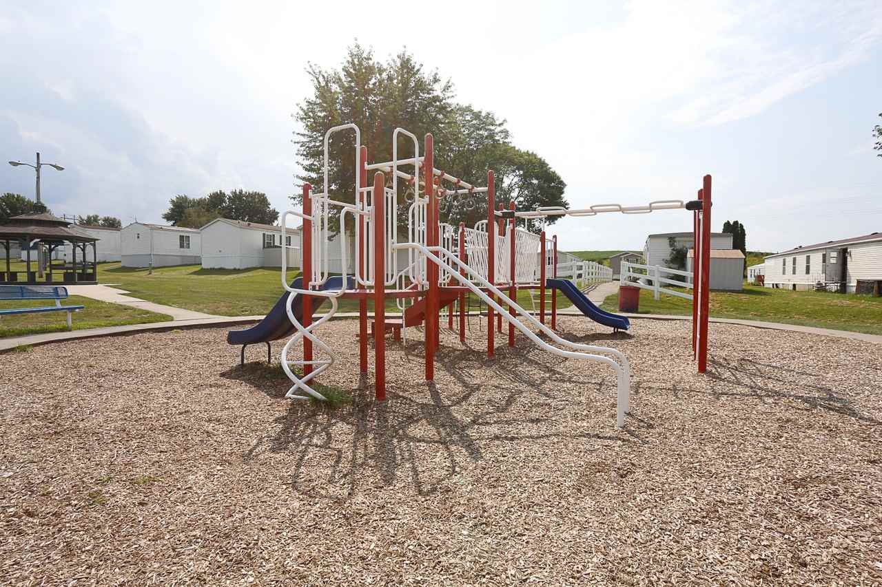 Five Seasons Davenport - Photo 2 of 7