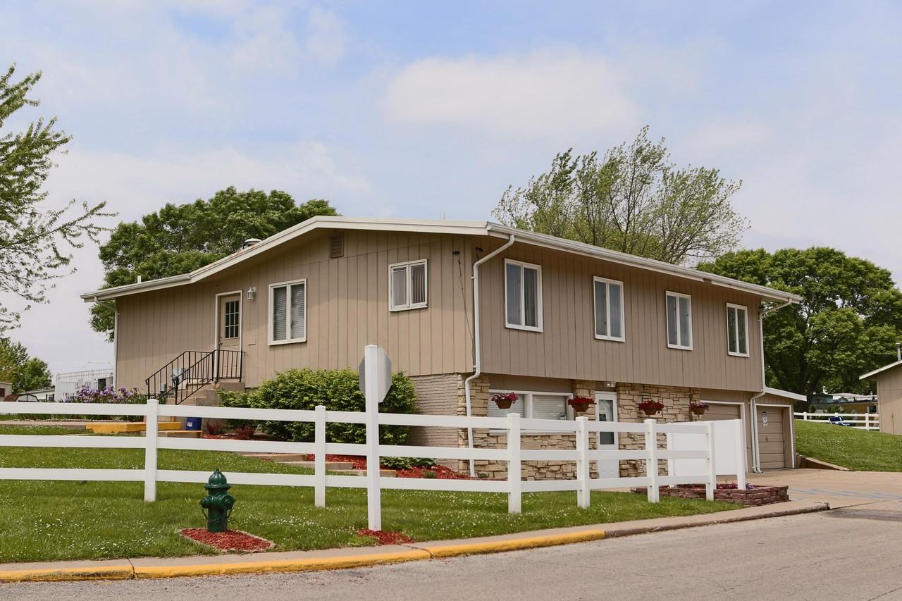 Cedar Terrace - Photo 2 of 5