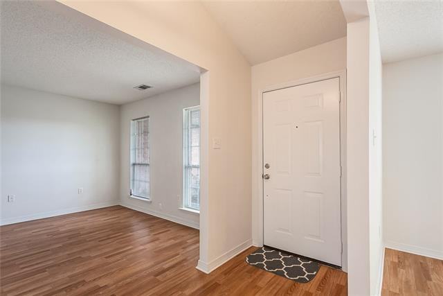 985 Maple Creek Dr - Photo 2 of 26