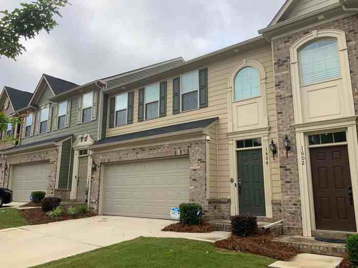 1606 Fleetwood Dr - Photo 2 of 23