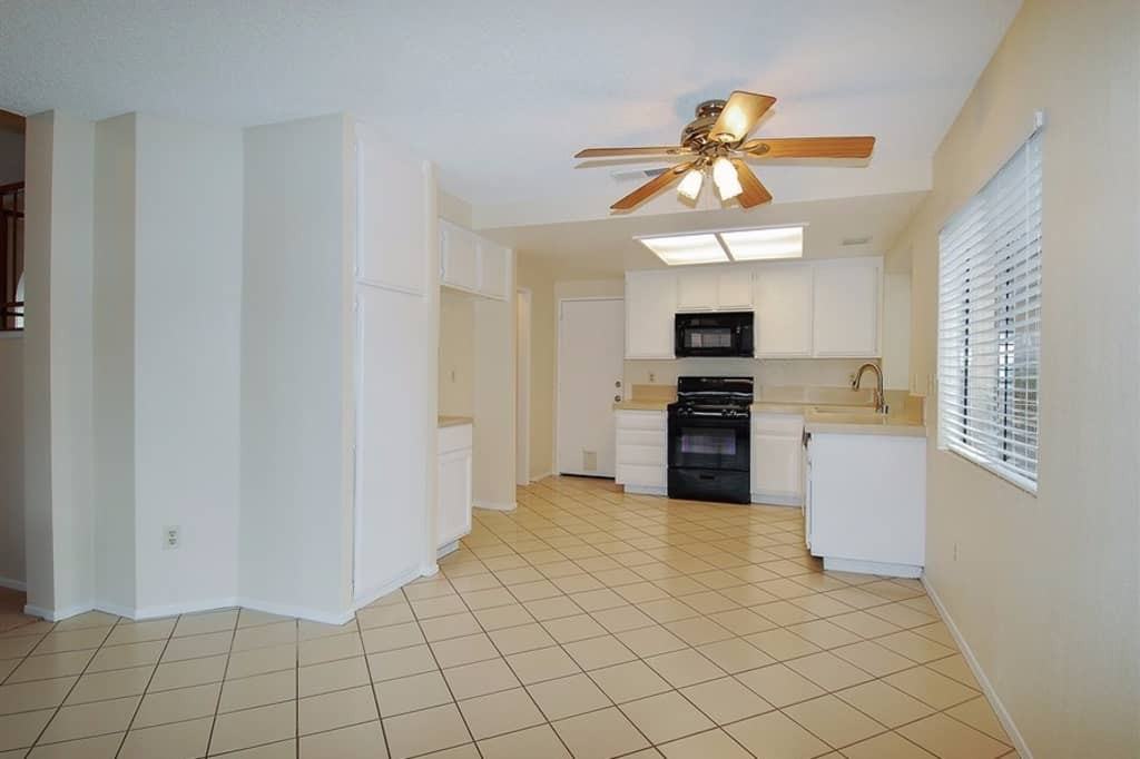 2544 Winston Ct - Photo 2 of 19