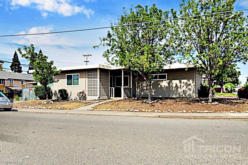 98 1/2 Dean Way - Photo 2 of 9