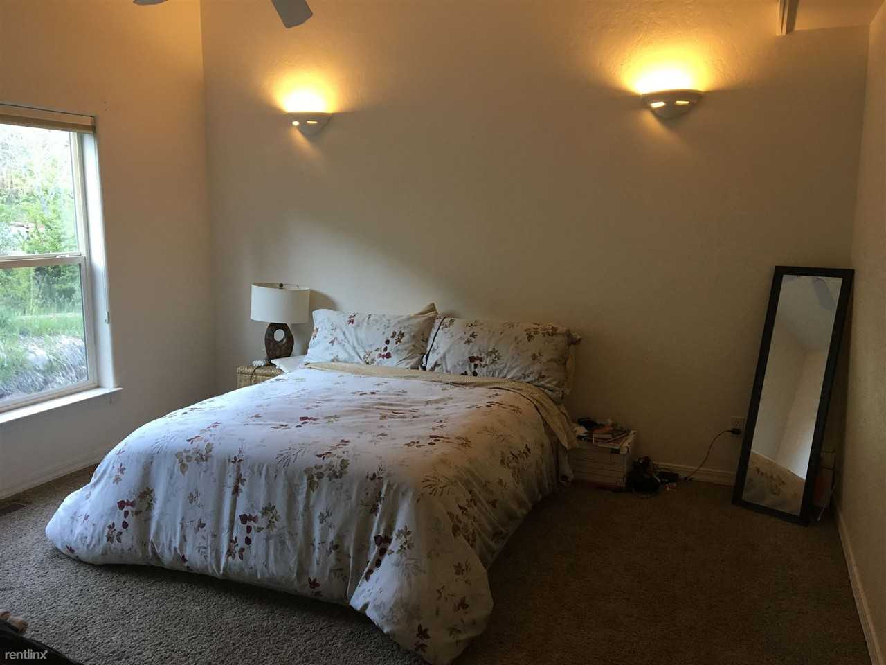 202 Jenkins Ranch Rd Unit B - Photo 3 of 9