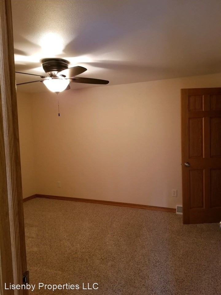 215 N Main Street - Photo 3 of 6