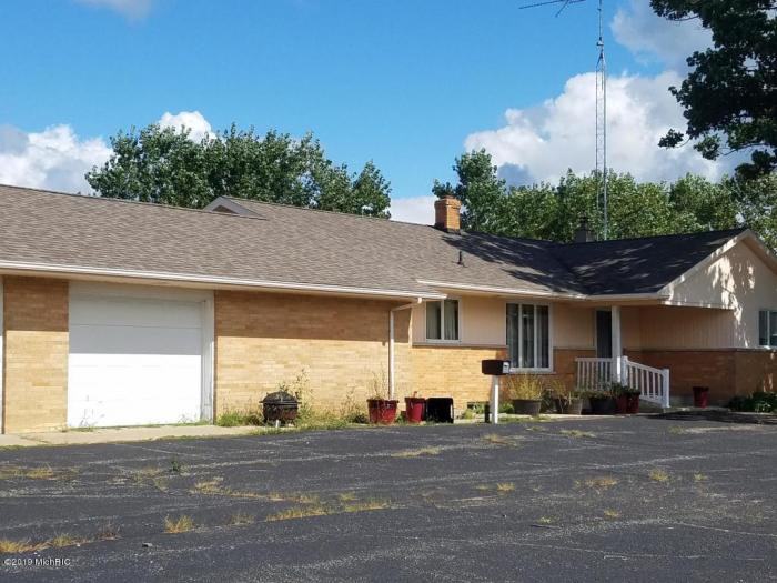 04950 Cecilia Dr - Photo 2 of 9