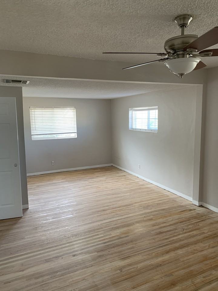 7706 Euclid Ave Ne - Photo 3 of 11