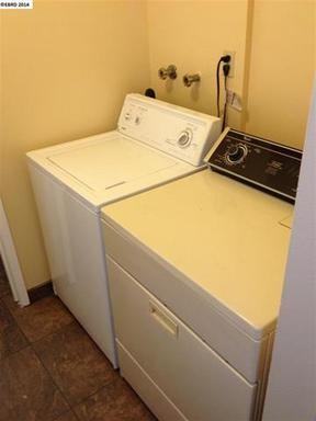 2558 Shamrock Dr - Photo 2 of 7