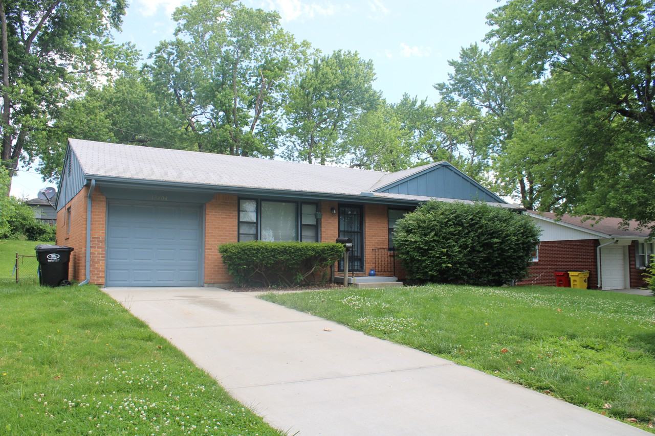 13704 E 41st Ter S - Photo 2 of 33