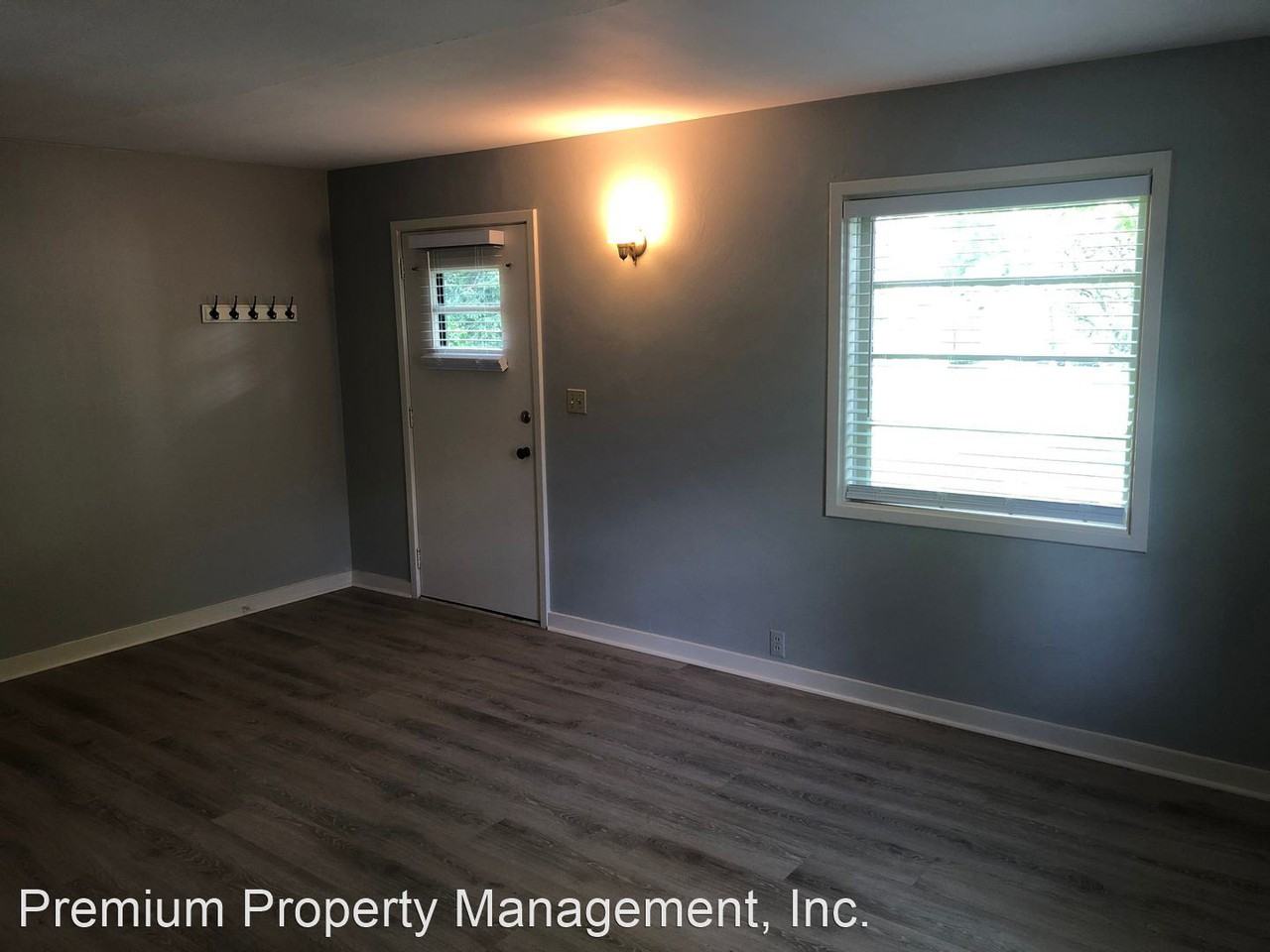 840-842 E St NE - Photo 3 of 12