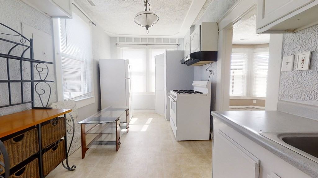 619 1/2 3rd St - Photo 2 of 17