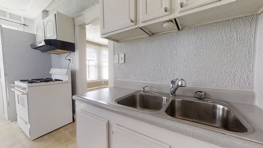 619 1/2 3rd St - Photo 3 of 17