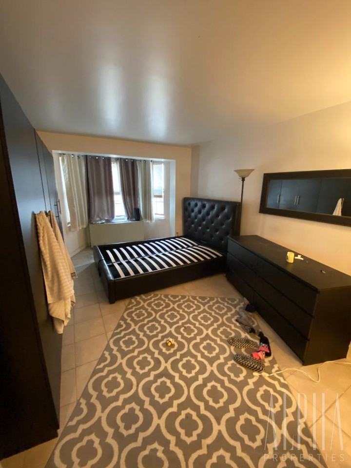 7122 164th St #1 - Photo 2 of 9