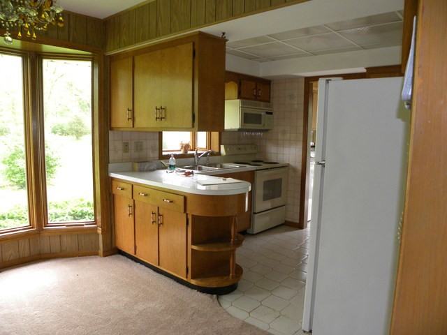 1915 Strenger Ln - Photo 2 of 10