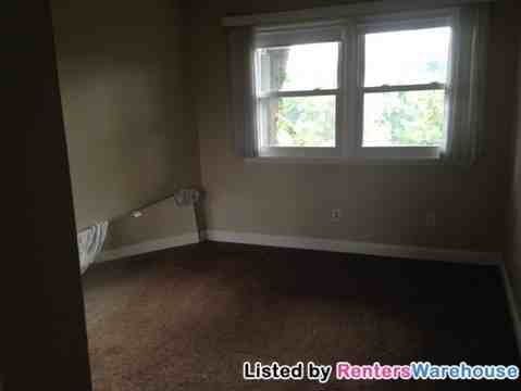 2424 Inglewood Ave N - Photo 2 of 14