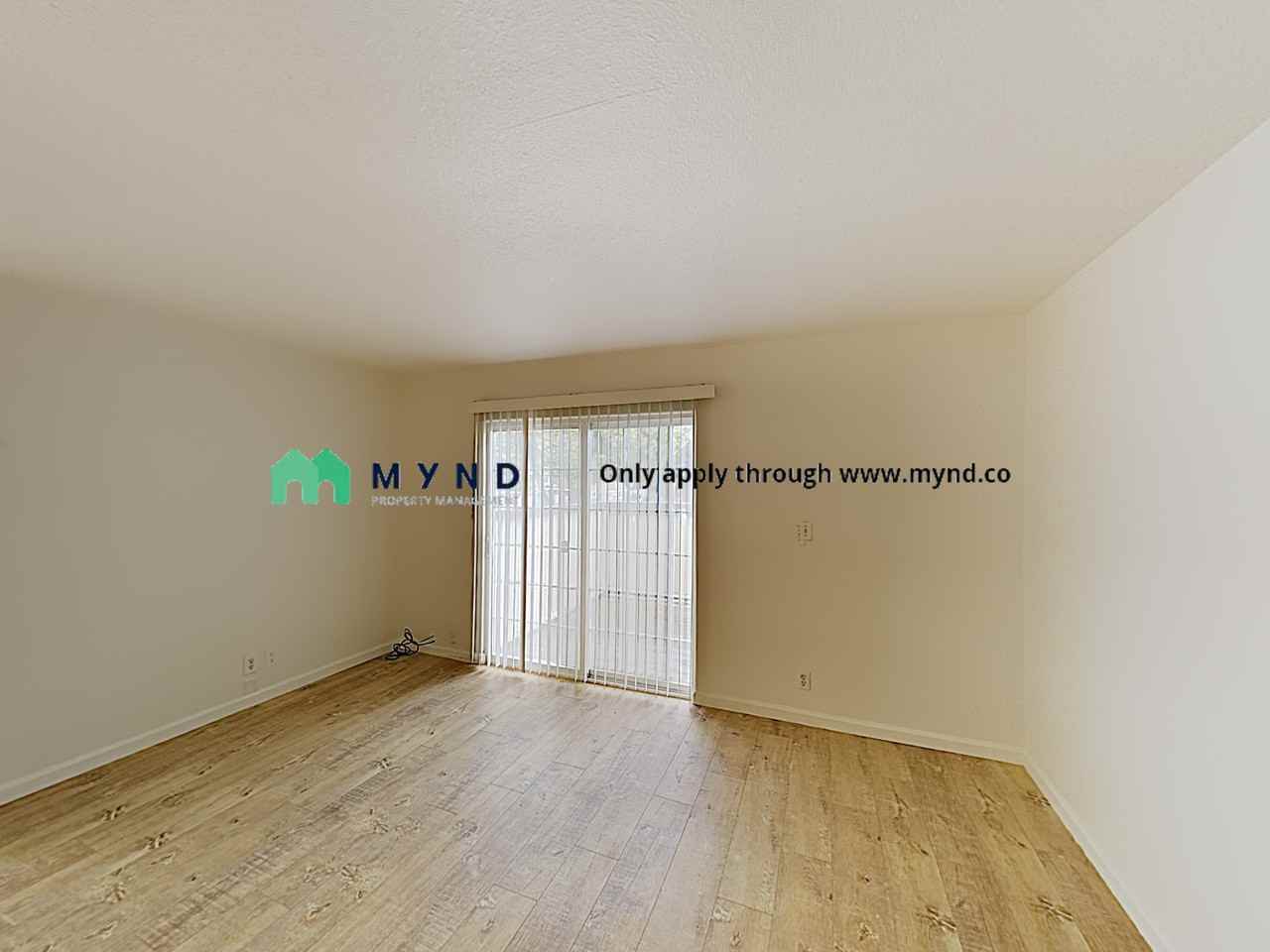 928-930 Ravenscourt Ave #4 - Photo 2 of 12