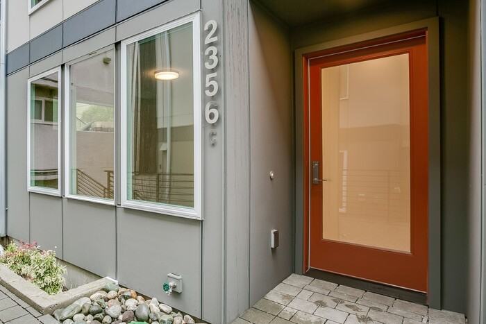 2356C Franklin Ave E - Photo 3 of 34