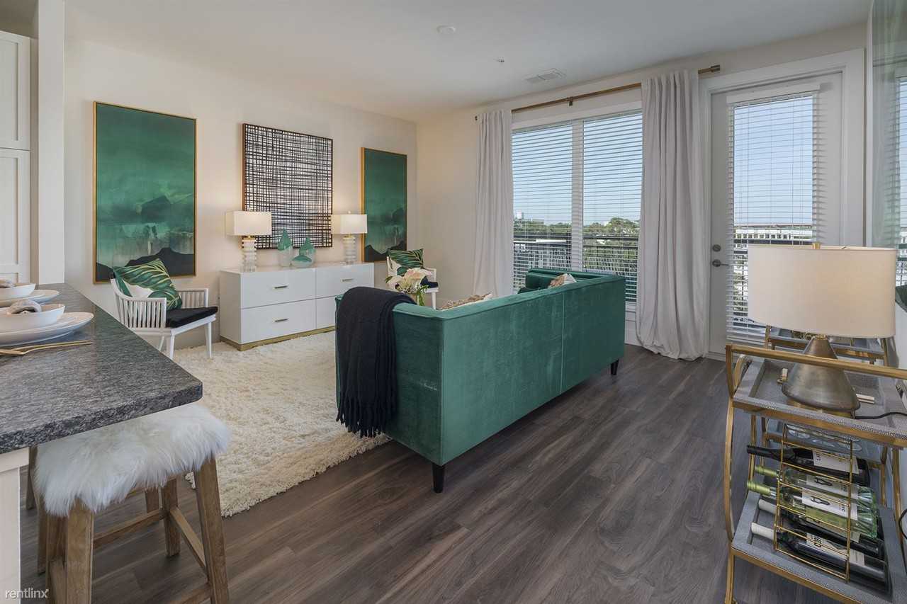 815 Main Ln - Photo 3 of 6