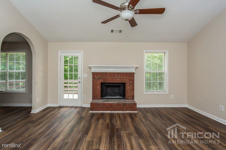 450 Alcovy Way - Photo 2 of 10