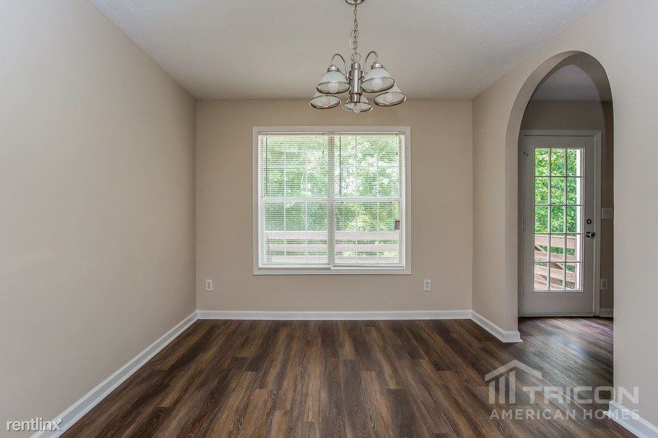 450 Alcovy Way - Photo 3 of 10