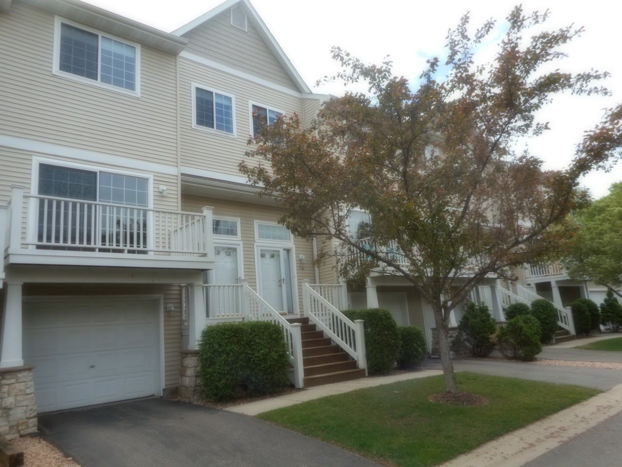 564 Willoughby Way W - Photo 2 of 10