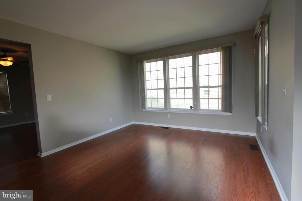 6 Elizabeth Ln - Photo 2 of 40