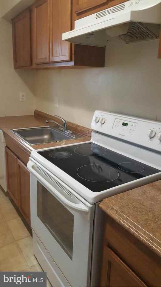 3314 S 28th Street 202 - Photo 3 of 10