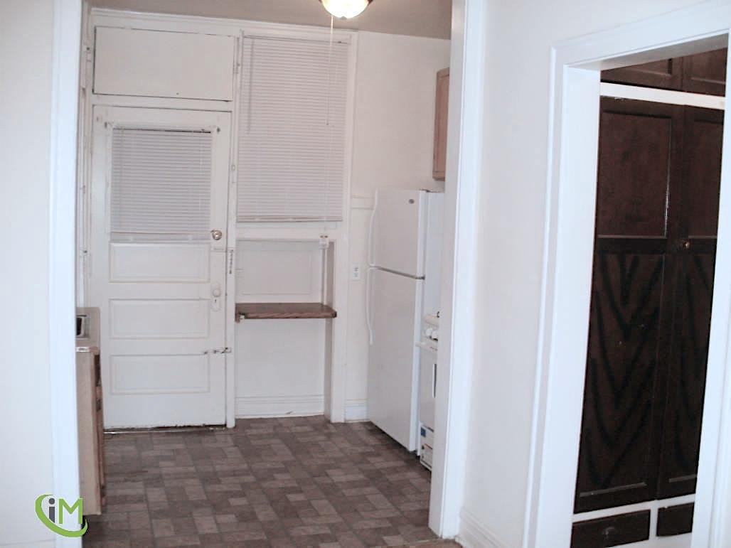 W Addison St #03 - Photo 2 of 8