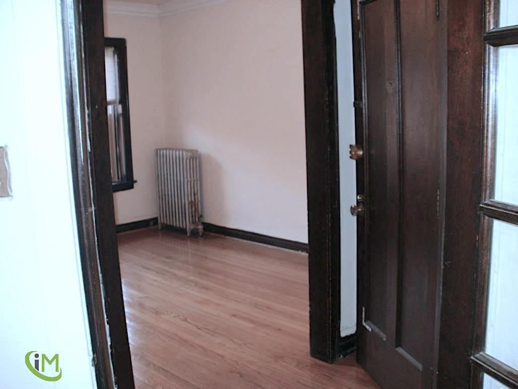 W Addison St #03 - Photo 3 of 8