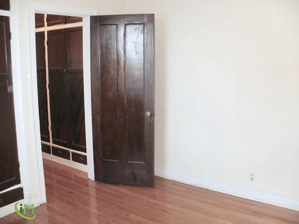 W Addison St #03 - Photo 4 of 8