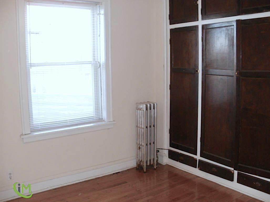 W Addison St #03 - Photo 5 of 8