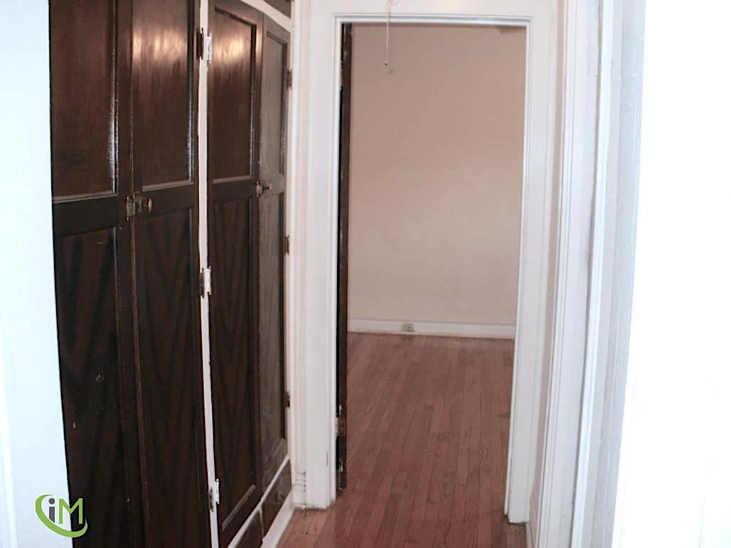 W Addison St #03 - Photo 7 of 8