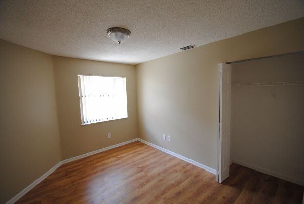 6360 Plymouth Ln - Photo 3 of 12