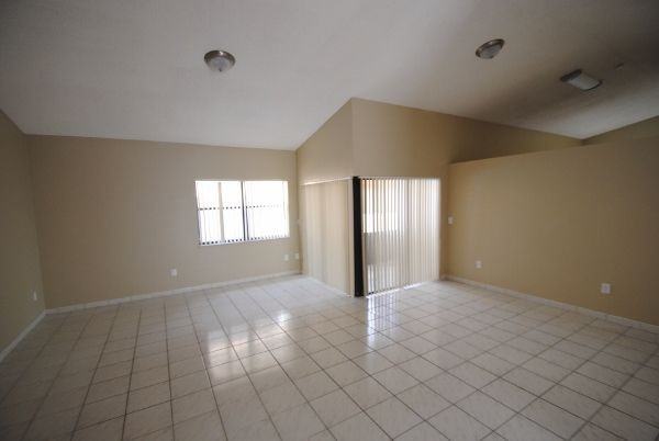 6360 Plymouth Ln - Photo 2 of 12