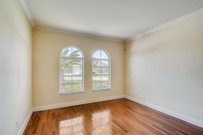 4634 Mapletree Loop - Photo 3 of 37