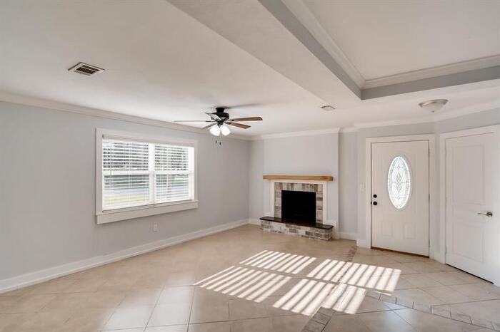 3702 W Reynolds St - Photo 3 of 20