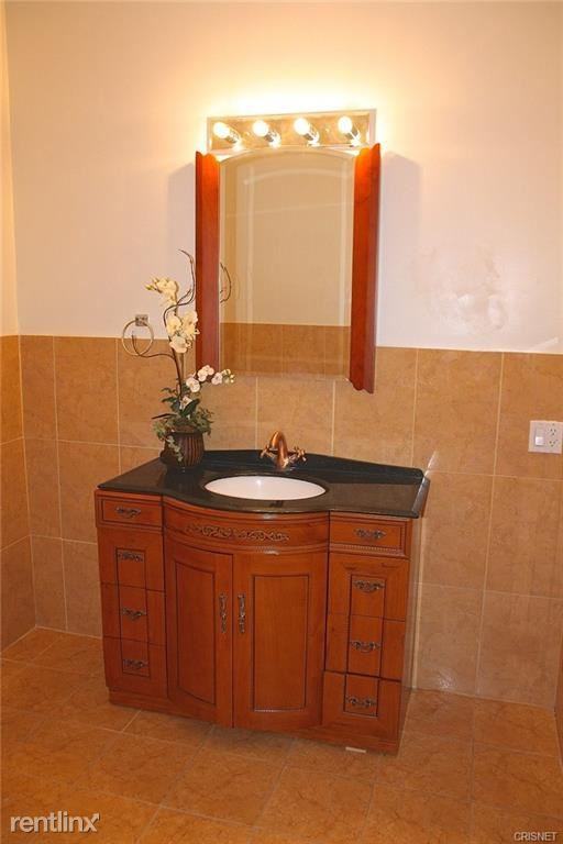 18536 Linnet St - Photo 2 of 10