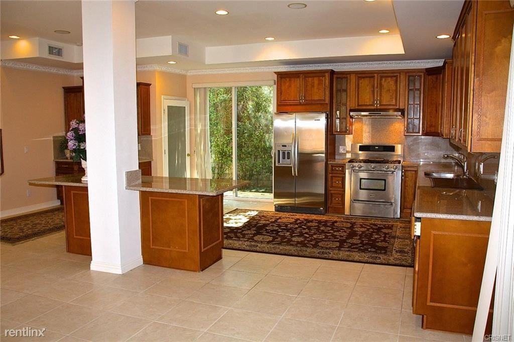 18536 Linnet St - Photo 3 of 10