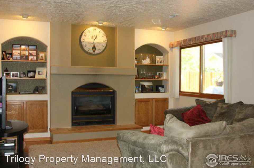 2930 Silverplume Dr - Photo 3 of 6