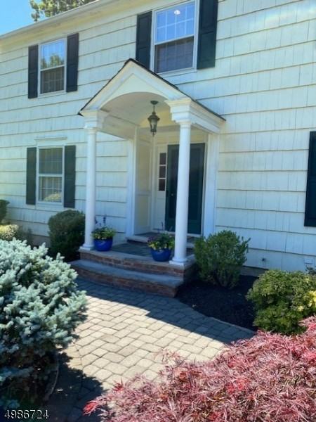 19 Geoffrey Ct - Photo 2 of 23