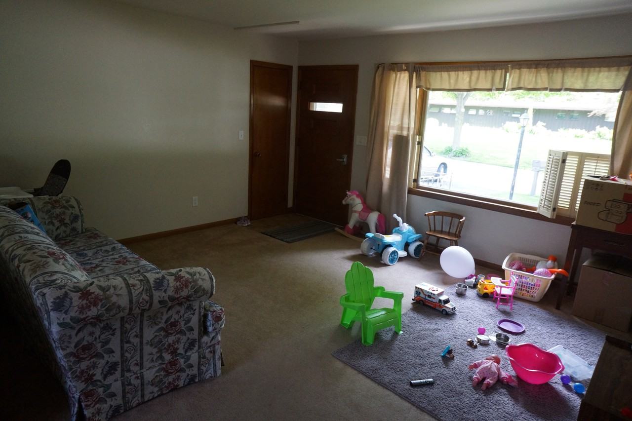 705 Pershing Ave - Photo 2 of 20