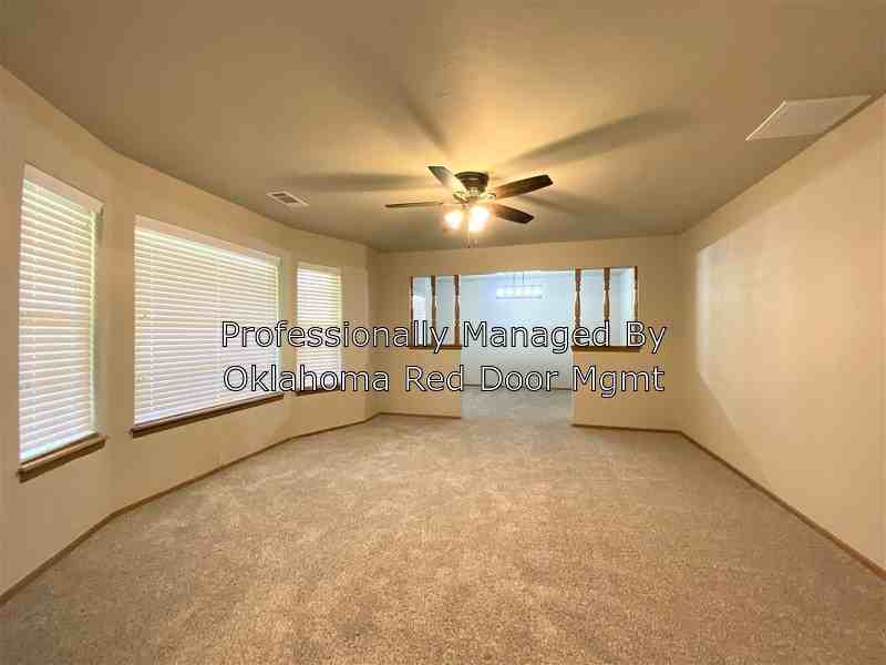 3419 Nw 69th St - Photo 3 of 16