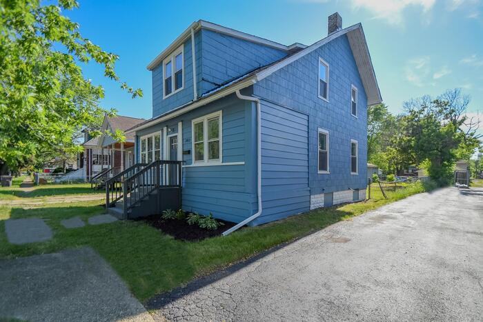 2812 Dekalb St - Photo 3 of 24