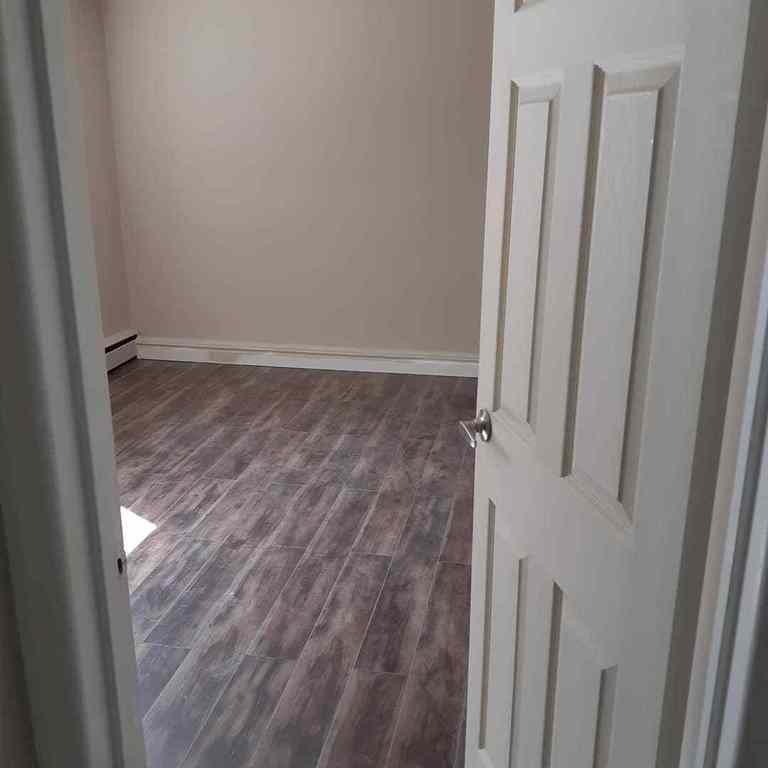 1366 Elgin St, Burlington - Photo 2 of 7