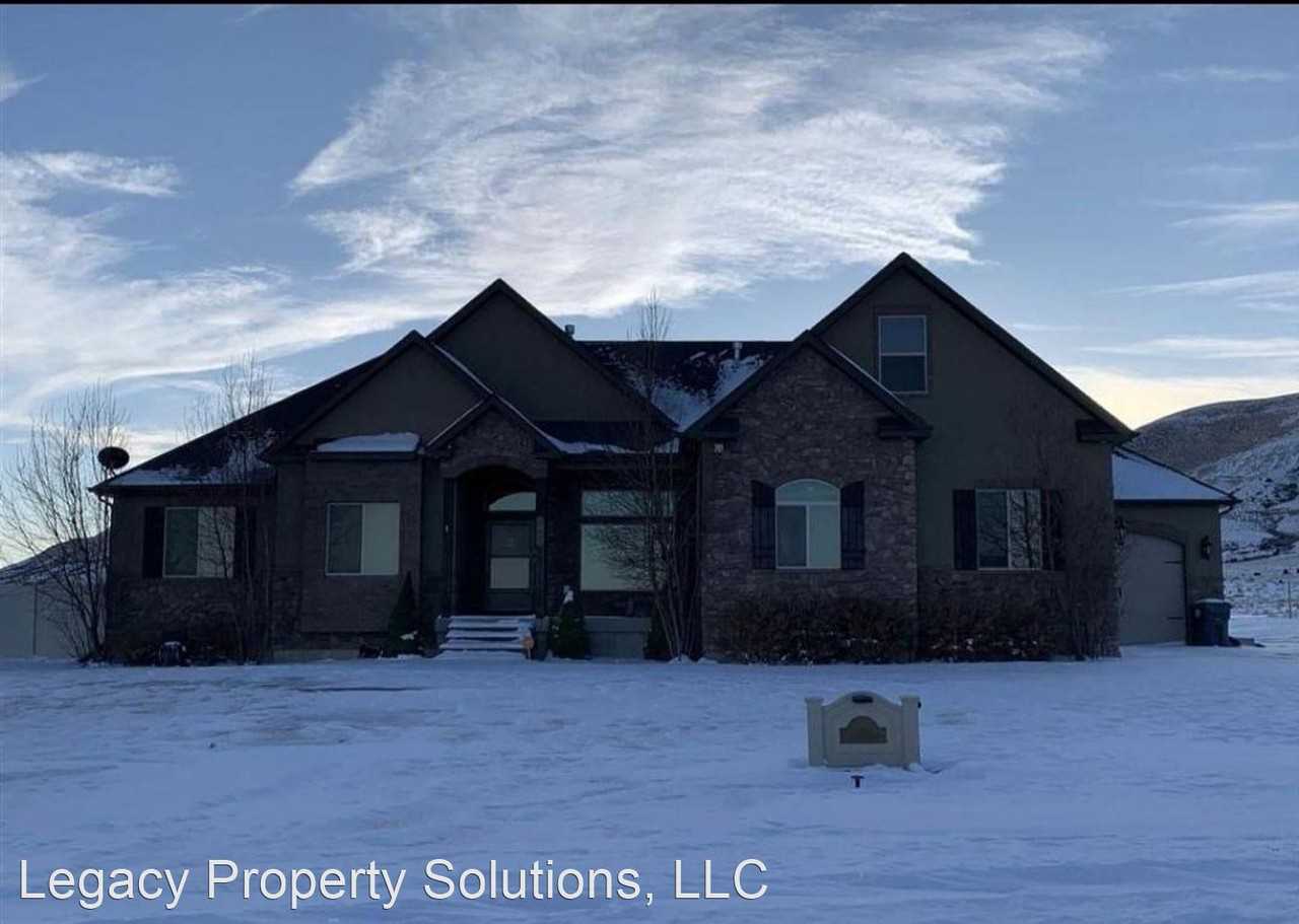 40 Moses Dr, Rock Springs, WY 82901 5 Bedroom Apartment for Rent