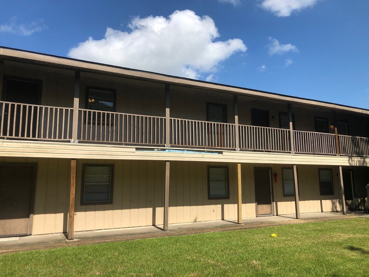 400 Live Oak St - Photo 2 of 8