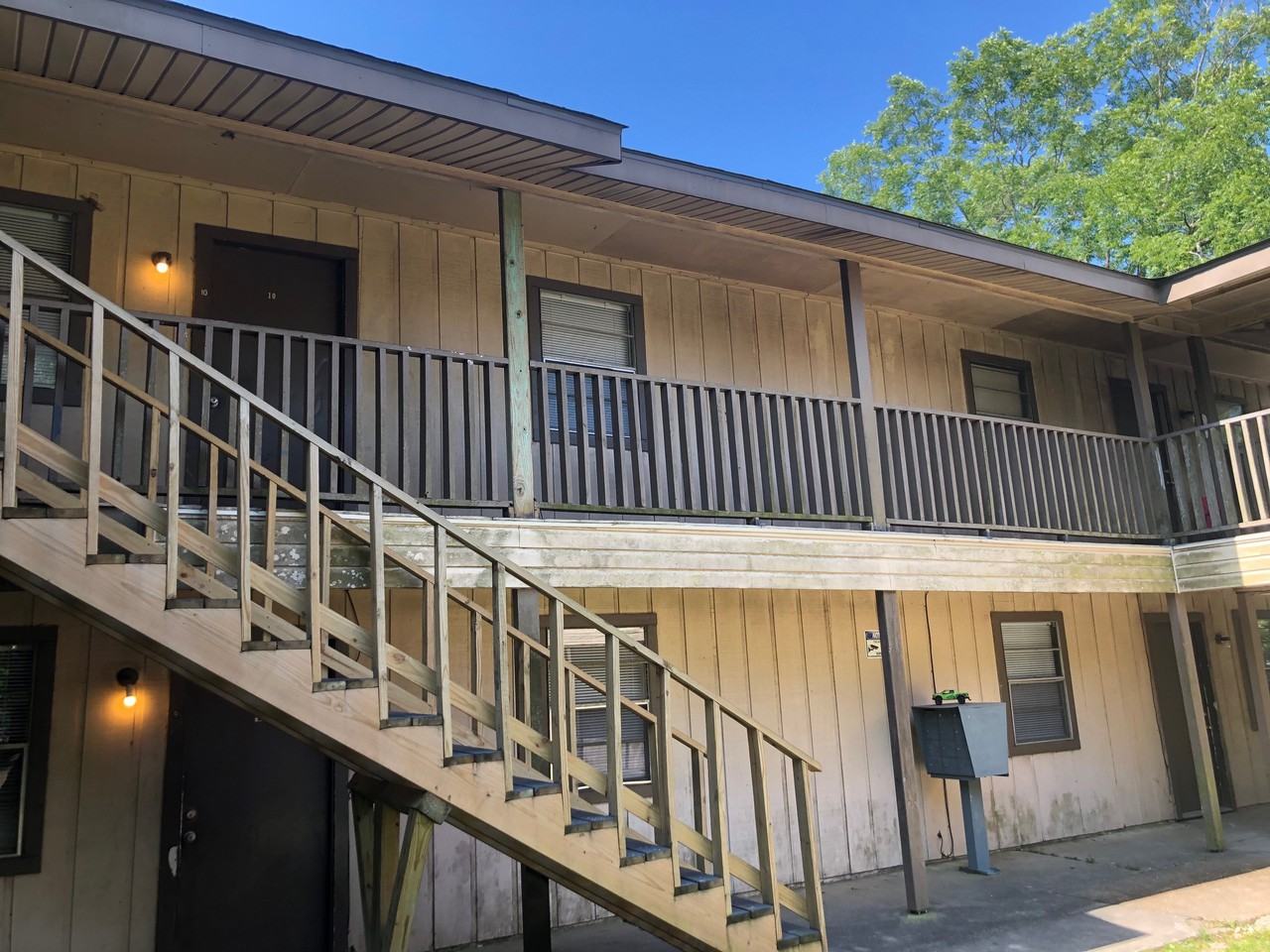 400 Live Oak St - Photo 3 of 8