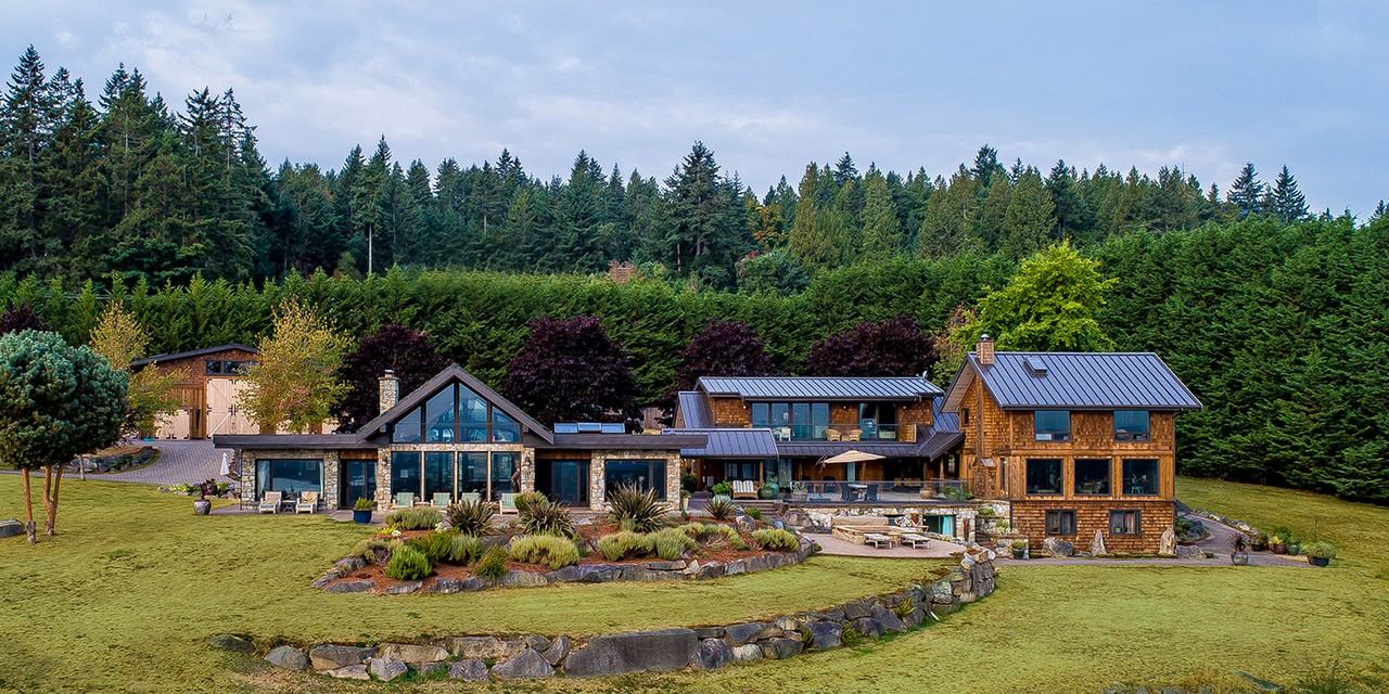 641 Fulford-Ganges Rd - Photo 2 of 26