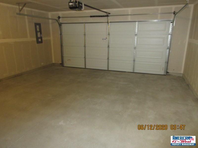 10455 Blue Springs St - Photo 3 of 17